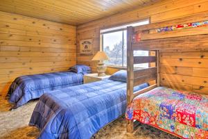 Unique Nutrioso Cabin with Striking Mountain View