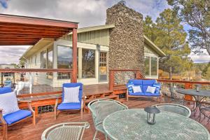 Unique Nutrioso Cabin with Striking Mountain View