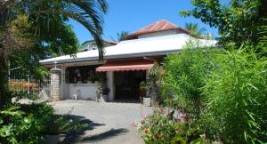 Lapu-Lapu Cottages & Restaurant