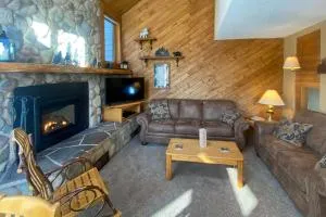 Lutsen Mountain Townhome - 2 Mi to Lake Superior! - Hovland