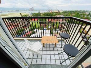 Spacious Condo w pool, FREE HIGHSPEED wifi and near Mactan Airport