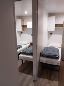 Campings Assist' Mobil home 363 - Charmant mobil home 8 personnes 3 chambres : photos des chambres