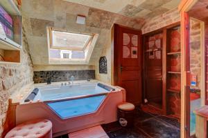 Appartements SOUS MON TOI Topdestination-Dijon - Sauna & jacuzzi - Classe 4 etoiles : photos des chambres