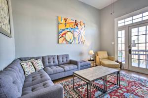 Uptown NOLA Apt on Magazine Street with Backyard!