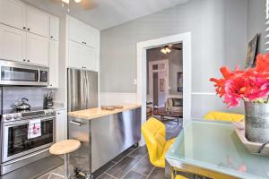 Uptown NOLA Apt on Magazine Street with Backyard!