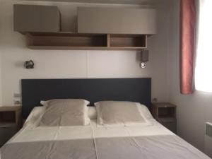 B&B / Chambres d'hotes Maison d'Hotes Domaine de Labelo : Mobile Home