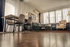 Poseidons Apartment on White Tower Midas Home