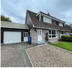 Delightful, central 3 bedroom house with garden. - Culloden