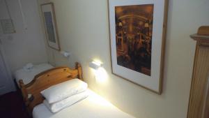 Twin Room with Shared Bathroom room in Arran House Hotel