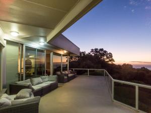Horizons House - spacious, ocean + bush views, peaceful