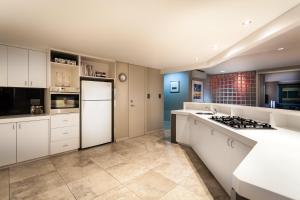 Horizons House - spacious, ocean + bush views, peaceful