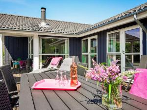 8 person holiday home in Nexø-By Traum