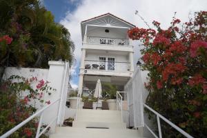Bianca Bay 3 Bedroom West Coast Beach Front Villa