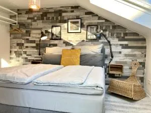 Living at Saarpartments - AdultsOnly - Business & Holiday Homes with Kitchen for Long- and Short Term stay, 3 min to St Johanner Markt and Points of Interest - Tholey