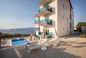 Apartments Dragan - with pool and seaview