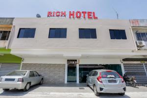 Super OYO 89495 Rich Hotel