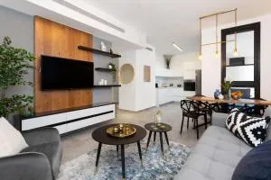 Stylish 2 BR Steps from the Beach by HolyGuest - Tel Aviv-Jaffa