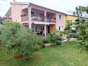 Apartment in Porec with terrace, air conditioning, WiFi, washing machine 3362-1