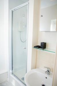 Cosy 3-Bed Home Close to City Centre (Parking)