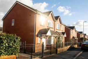 Cosy 3-Bed Home Close to City Centre (Parking)