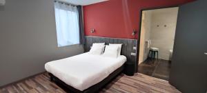 Hotels Logis Hotel Yseria : Chambre Triple Confort