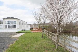 Hallcroft Fishery And Holiday Park