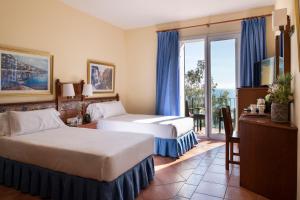 Triple Room with Sea View room in Prestige Coral Platja