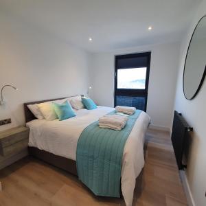 Central Penthouse with Hot Tub & Views 24 Cheltenham