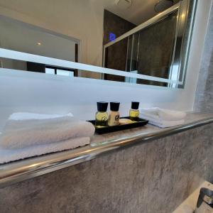 Central Penthouse with Hot Tub & Views 24 Cheltenham