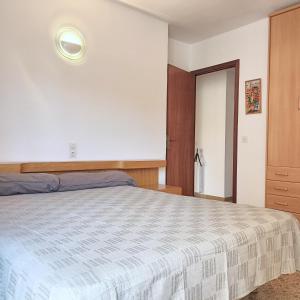 Amplio apartamento a primera línea de mar con parking