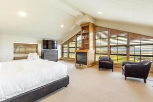 Grand Summit Hotel #702 Penthouse Ski-In, Ski-Out Corner Unit