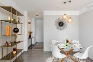 Cala de Mijas 2 bedroom apartment with parking and pool