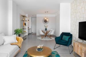 Cala de Mijas 2 bedroom apartment with parking and pool