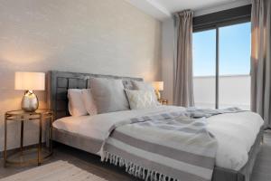 Cala de Mijas 2 bedroom apartment with parking and pool