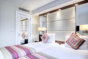 Deluxe Twin Room room in Grand Royale London Hyde Park