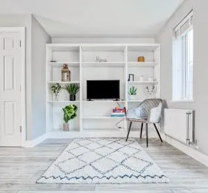 5 Bed House in Gloucester - Hucclecote