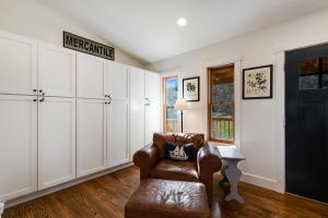 Historic Officers Farmhouse at OLF