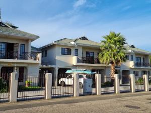 Lyndos Cove, Close to the WATERFRONT, Nautilus Cove security complex