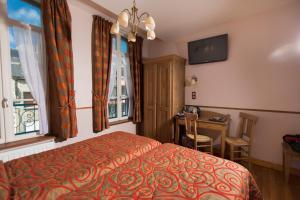 Hotels Hotel De Calais : photos des chambres