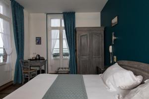 Hotels Hotel De Calais : photos des chambres