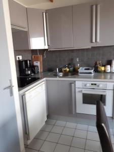APPARTEMENT AU CALME AVEC PISCINE ET PARKING dans résidence securisée