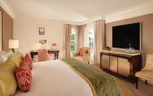 Superior King Room with Balcony room in The Beverly Hills Hotel - Dorchester Collection