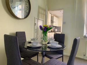 Park Crescent Lodge - Quaint Victorian Home With Free Parking