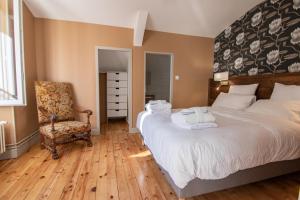 B&B / Chambres d'hotes O SAINT MICHEL : Chambre Double - Vue sur Jardin