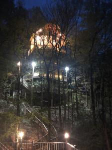Lake views galore from balconies right on the lake and drought-proof deep water