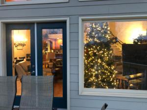 Lake views galore from balconies right on the lake and drought-proof deep water