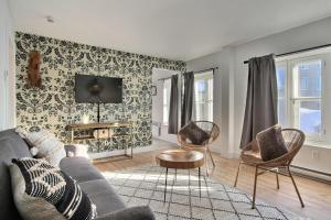 North House - Unique and Sunny Top Floor Old Quebec Gem