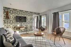 North House - Unique and Sunny Top Floor Old Quebec Gem - Place Royale