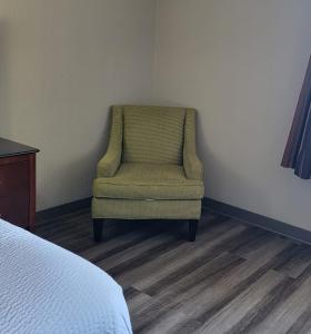 King Room - Non-Smoking room in Executive Inn & Suites