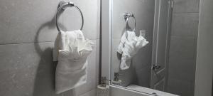 Cheerful 2 - Bedroom Townhouse with free parking in New Kingston